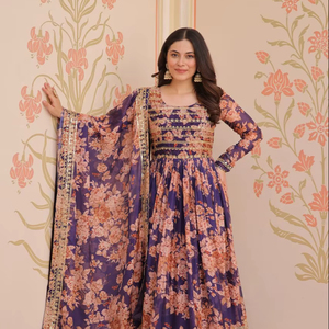 Ensemble de robe longue en soie russe à motifs floraux élégants avec travail de sequins lourds et dupatta de 3 mètres - Product Image 1