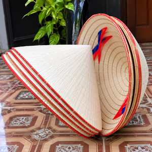 Sombrero vietnamita hecho a mano, sombrero cónico de hoja de palma natural, sombrero tradicional ligero para actividades al aire libre |   Alina - Product Image 3