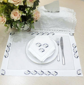 Juego de Manteles Individuales y Servilletas Geométricas Bordadas Lavables al por Mayor, Manteles de Algodón Blanco con Dobladillo para el Hogar, Bodas y Eventos - Product Image 3