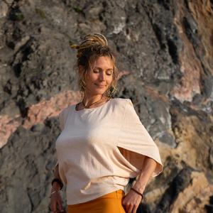 Blusa Boho Fluida con Mangas Aladas, Blusa Ligera de Algodón, Estilo Etéreo, Suave y Transpirable, Blusa para Uso Diario - Product Image 1