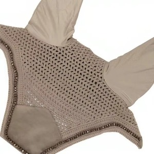 Bonnet en néoprène pour chevaux avec voile anti-mouches et protection des oreilles, design et couleur personnalisables pour usage équestre - Product Image 3
