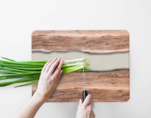 Planche à découper ronde en bois avec poignée en résine, compatible lave-vaisselle, épaisseur 1,5 cm, pour trancher pâtisseries, gâteaux, fruits, fromages - Product Image 1