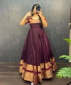Kurti traditionnel Naryanpet en soie et coton avec broderies et dupatta en tulle, tenue décontractée multicolore, vêtement ethnique, couleur vin - Product Image 2
