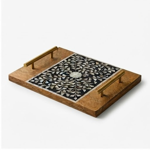 Plateau décoratif en bois de manguier rectangulaire rustique fait main avec poignées en laiton, incrustation MOP, motif floral, pièce unique - Product Image 1