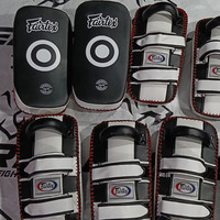 Almohadillas de Muay Thai Fairtex de Alta Calidad, Cuero PU y Espuma, Duraderas y Protectoras, Almohadillas de Entrenamiento de Artes Marciales para Boxeo y MMA