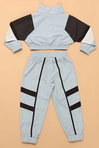 Veste coupe-vent en nylon pour femme avec logo personnalisé, ensemble de survêtement 2 pièces à capuche, short de streetwear imprimé - Product Image 2