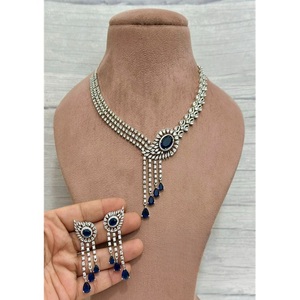 ชุดสร้อยคอพร้อมต่างหูประดับเพชรซิคอนคุณภาพพรีเมียม ดีไซน์ทันสมัย เหมาะสำหรับงานหมั้น งานแต่งงาน ของขวัญ งานเลี้ยง และเครื่องประดับแฟชั่นสำหรับผู้หญิง - Product Image 1