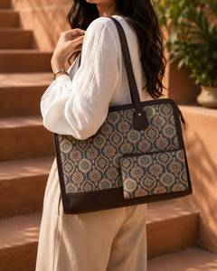 Bolso de Mano Ejecutivo de Lujo Personalizado para Portátil, con Estampado Jacquard de Jaipur, con Bolsillo y Detalles en Cuero, Set de Maletín para Mujer - Product Image 3