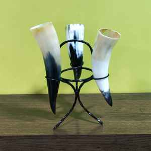 Juego de 3 cuernos para beber estilo vikingo con soporte de hierro, artículos de bebida de estilo medieval a precio económico - Product Image 3