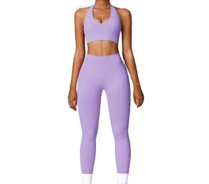 Ensemble de yoga lavande de haute qualité pour femme : Soutien-gorge de sport sans couture à dos nu et leggings taille haute respirants, écologiques, avec logo frontal - Product Image 1