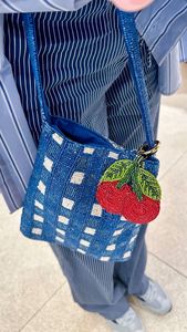 Sac fourre-tout élégant pour femmes, conçu par des designers, avec broderie perlée, pour un style tendance au quotidien - Product Image 2