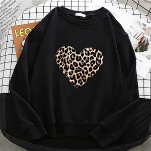 เสื้อฮู้ดผู้หญิงแฟชั่นใหม่ลายเสือดาวพิมพ์ลายหัวใจ เสื้อฮู้ดผู้หญิงผ้าฟลีซอุ่นๆ เสื้อสเวตเชิ้ตคอกลมแบบนุ่ม ดีไซน์เสื้อพูลโอเวอร์ - Product Image 1