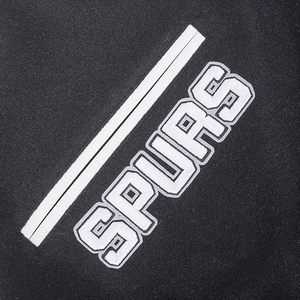 Chaqueta Bomber de los San Antonio Spurs, Bordada, 100% Transpirable, de Secado Rápido, Poliéster/Cuero, con Ribete en Contraste Blanco y Negro, Clásica para Adultos - Product Image 3