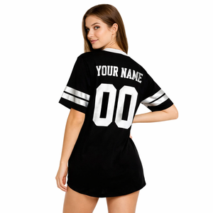ชุดเดรสเสื้อเจอร์ซีย์อเมริกันฟุตบอลสีดำสำหรับผู้หญิง คอลเลคชั่นฤดูร้อน คอวี ทรงโอเวอร์ไซส์ ชุดยูนิฟอร์มทีม รับผลิตแบบ OEM แบรนด์ส่วนตัว จำหน่ายส่งจากสหรัฐอเมริกา - Product Image 4