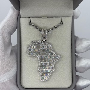 Pendentif Carte en Argent Sterling 925 VVS avec Moissanite Taille Baguette, Bijou Hip Hop de Luxe Unisexe, Pendentif Bling Personnalisé et Tendance - Product Image 1