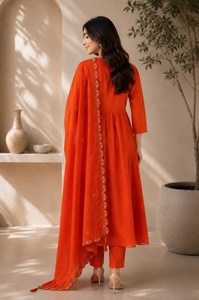 Última colección de vestidos casuales Kurti para damas, ideales para fiestas, disponibles a precios asequibles de un proveedor indio. - Product Image 3