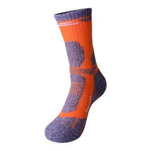 Calcetines deportivos de baloncesto al por mayor con logotipo OEM personalizado, calcetines de pareja con bordado alto, calcetines de skate de marca privada, negros lisos, de punto de élite. - Product Image 4