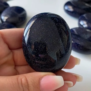 Piedra de Palma de Cristal Pulido Ovalado de Goldstone Azul de 5 kg al por Mayor, Piedra de la Preocupación, Cristal Dinámico de Gujarat - Product Image 1