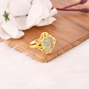 Anillo de Latón con Piedras Preciosas Hechas a Mano y Cristal Aqua Crackle Chapado en Oro para Mujer - Product Image 3