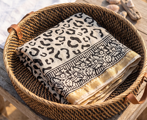 Pareo de algodón con estampado a mano indio y borde Zari al por mayor para mujer, ideal para playa y vacaciones. - Product Image 2