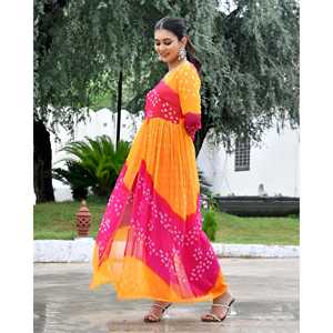 Ensemble de kurta pour femmes décontracté et respirant en tissu chiffon rouge, rose et multicolore, taille XS, avec manches trois-quarts - Product Image 1