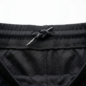 Shorts tricotés respirants pour hommes à taille mi-haute élastique avec cordon de serrage, logo frontal et bande latérale – Idéal pour l'entraînement décontracté - Product Image 3