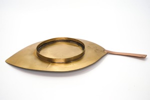 Assiette en feuille d'or de qualité supérieure pour servir des desserts, vaisselle élégante pour une présentation raffinée et pour le service des invités, provenant d'Inde. - Product Image 3