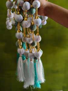 Guirnalda de Bolas de Terciopelo Verde Mar y Blanco con Borlas, Decoración Colgante para Haldi, Mehndi, Seemantham, Inauguración de Casa, Fondo de Boda - Product Image 3