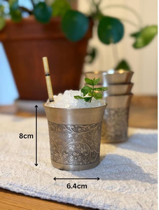 Vase en métal doré style tasse à lassi indienne, gobelet gravé vintage, mug à cocktail, modèle personnalisable pour bar à boissons - Product Image 3