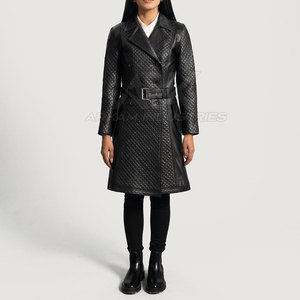 Abrigo de cuero de lujo para mujer con acabado suave y diseño moderno para colecciones de temporada. - Product Image 3