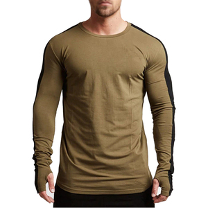 T-shirt sport pour homme à manches longues, col rond, séchage rapide, coupe ajustée, noir avec empiècements gris, en polyester tricoté - Product Image 6