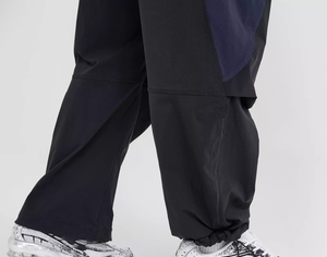 Pantalon de survêtement blanc surdimensionné pour homme, coupe large, avec empiècements latéraux contrastants noirs et détails de passepoil, taille à cordon de serrage, 100% coton, vente en gros sur mesure - Product Image 5