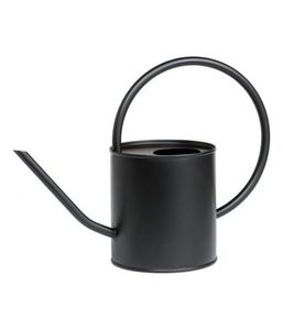 Arrosoir minimaliste en fer noir avec revêtement poudré, bec long, durable, pour jardinage extérieur. - Product Image 1