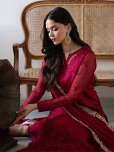 Salwar Kameez Traditionnel de Créateur pour Soirée - Ensemble Haut-Plazzo et Dupatta avec Broderies Lourdes - Tenue de Mariage Élégante à Séchage Rapide - Product Image 2