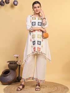 Ensemble de costume palazzo brodé en pur coton pour femme avec dentelle, haut doublé et bas assorti - Product Image 3