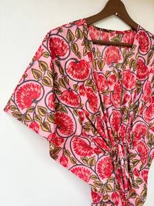 ชุดเดรสยาวแบบคาฟตันลายดอกไม้สไตล์อินเดีย ผ้าฝ้ายแท้ 100% สำหรับใส่เที่ยวทะเลหรือชายหาด เหมาะสำหรับผู้หญิง - Product Image 5