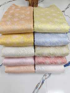 Tissu de soie brocart de qualité supérieure avec de riches motifs tissés, texture élégante et allure luxueuse pour la confection de vêtements, la décoration et la mode. - Product Image 3