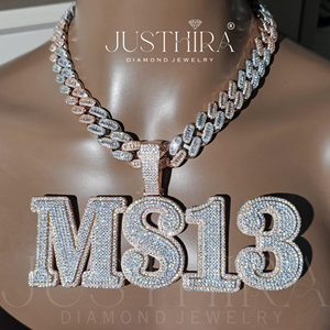 Collar con Colgante de Diamante Solitario Elegante y Muy Solicitado en Oro, Joyería Clásica, Regalo para Bodas, Disponible para la Venta - Product Image 1