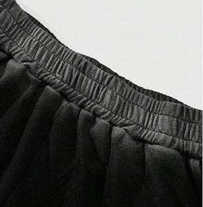 Pantalones cortos de felpa estilo streetwear, lisos, con pedrería, negros, con lavado ácido, vintage, transpirables, para venta al por mayor, para exteriores, para natación, con efecto lavado - Product Image 5