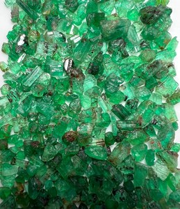 คริสตัลอัญมณีมรกตสีเขียวธรรมชาติจากปัญจเชอร์ อัฟกานิสถาน อัญมณีดิบคุณภาพพรีเมียมสำหรับใช้ตัดทำเครื่องประดับ - Product Image 3