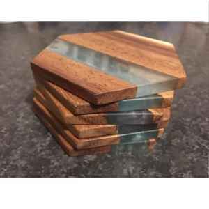 Meilleur sous-verre en bois d'acacia et résine époxy, fait main, pour boissons et thé, design personnalisé, pièce d'art en résine par un artisan talentueux - Product Image 1