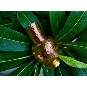 Jarra de Agua de Cobre Puro Hecha a Mano en India, 100% Hermética, Diseño Atractivo, Botella para Dormitorio, Jarra con Acabado Personalizado, Regalo - Product Image 3
