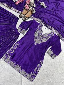 Robe ethnique indienne pakistanaise traditionnelle pour femmes en soie violette brodée, longueur cheville, coupe régulière, toutes saisons - Product Image 1