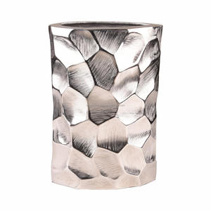 Jarrones de Aluminio Cuadrados de Alta Demanda, Tendencia Actual, con Líneas Doradas y Blancas, Patrón Texturizado, Diseño Moderno con Centro Recortado, Ideales para Bodas - Product Image 3