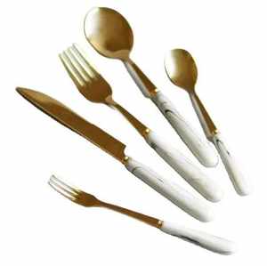 Les couverts en laiton de qualité supérieure complètent sans effort les styles de décoration de table minimalistes et ornés. - Product Image 4