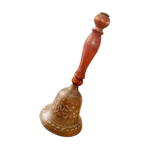 Campana de mano exclusiva de latón con mango de madera para salas de pooja, grupos de enseñanza y sonido potente. Campana de mano de latón a precios asequibles. - Product Image 1
