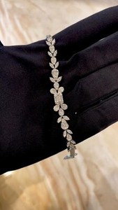 Pulsera de Diamantes Cultivados en Laboratorio de 7 Quilates con Diseño de Hoja |   Pulsera de Diamantes con Corte Esmeralda |   Pulsera de tenis de lujo - Product Image 6