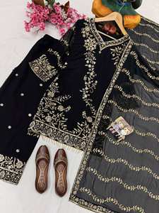 Salwar Kameez pakistaní bordado en negro y dorado con dupatta – Traje étnico de diseñador para mujer, ideal para bodas y fiestas. - Product Image 5