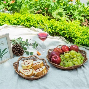 Hermosa frutera de ratán con borde ondulado y elegante, exhibe frutas con una presentación refinada. - Product Image 4