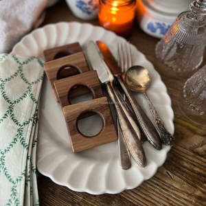 Beau rond de serviette en bois fabriqué à la main pour les réunions de famille décor de table de fête de style ferme rustique - Product Image 3